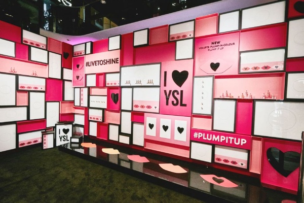 YSL全球首座【LOVE BAR】快閃登場，情挑金管熱賣色通通買得到！