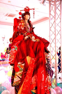 卡莉怪妞服裝展公開，總數超過30套！