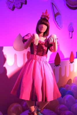 卡莉怪妞服裝展公開，總數超過30套！