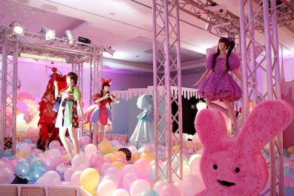 卡莉怪妞服裝展公開，總數超過30套！