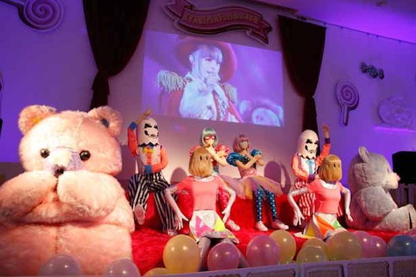 卡莉怪妞服裝展公開，總數超過30套！