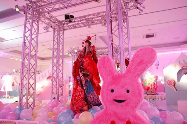 卡莉怪妞服裝展公開，總數超過30套！
