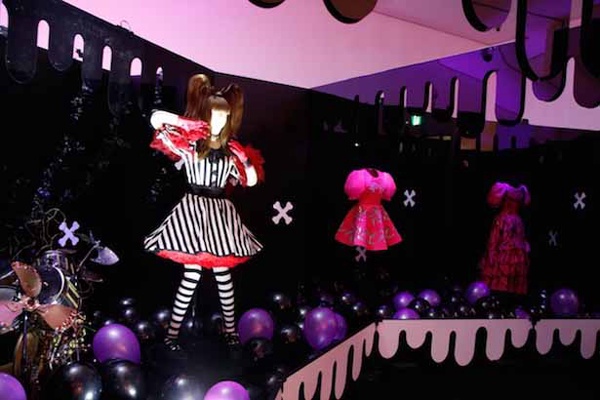 卡莉怪妞服裝展公開，總數超過30套！