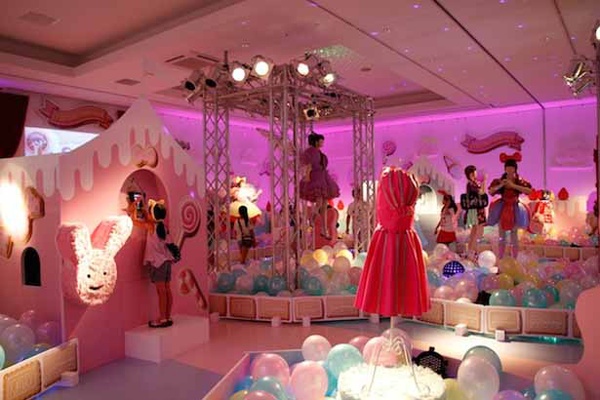 卡莉怪妞服裝展公開，總數超過30套！