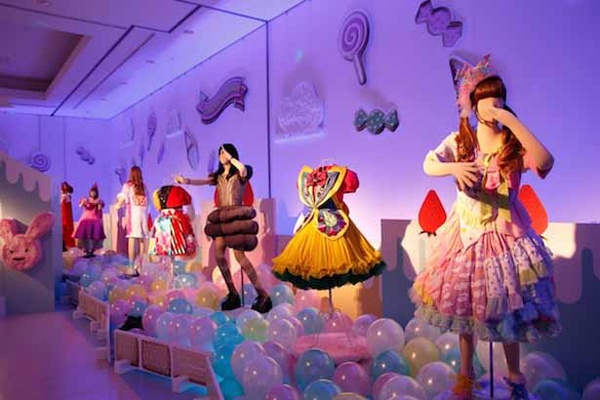 卡莉怪妞服裝展公開，總數超過30套！