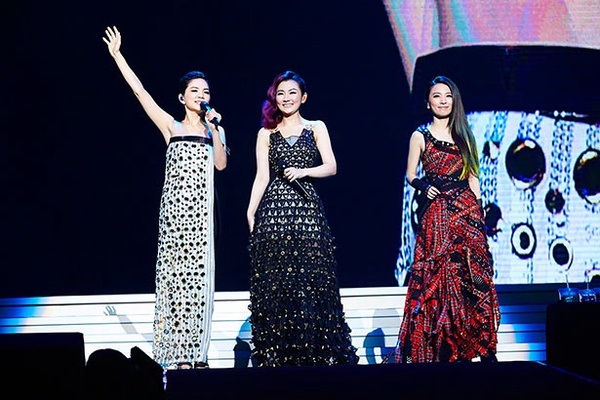 S.H.E對上五月天，兩大男女天團首度同台High唱！