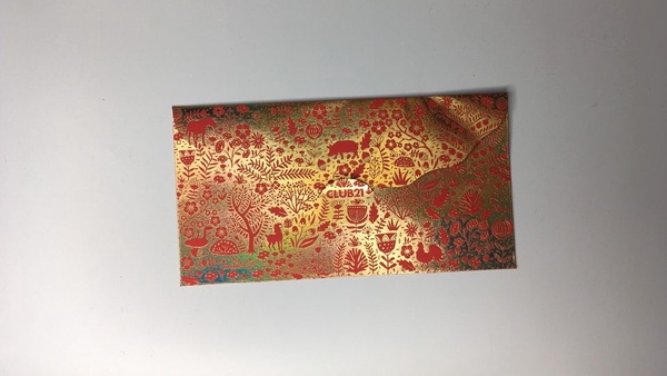奢華美妝專櫃限定紅包袋，年節送給你！YSL深藍鏡面、NARS紙雕設計超搶眼！