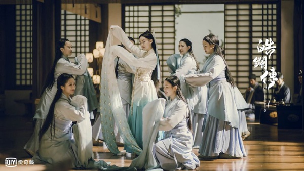 《皓钄傳》吳謹言再現霸氣魏姐！15張照片從卑微小宮女～秦國王后造型轉變