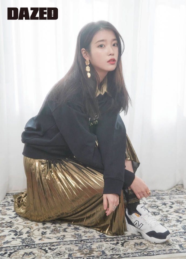 台灣也要開賣啦！IU腳踩new balance 708 新款仙女球鞋下凡，穿搭法全公開！