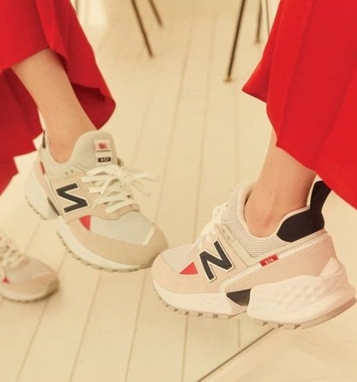 台灣也要開賣啦！IU腳踩new balance 708 新款仙女球鞋下凡，穿搭法全公開！