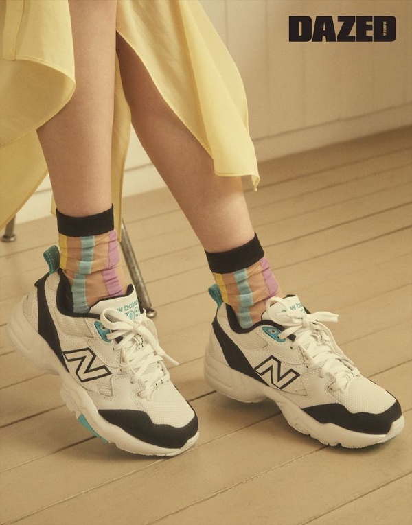 台灣也要開賣啦！IU腳踩new balance 708 新款仙女球鞋下凡，穿搭法全公開！