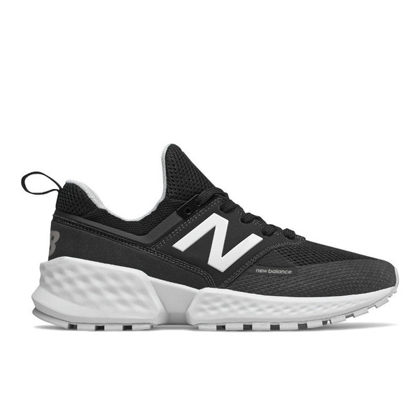 台灣也要開賣啦！IU腳踩new balance 708 新款仙女球鞋下凡，穿搭法全公開！