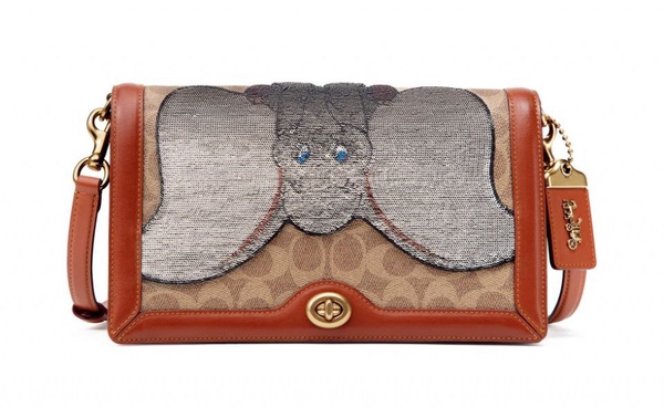 2019 COACH x DISNEY聯名再次出擊！愛麗絲、小鹿斑比、101忠狗成為主角！