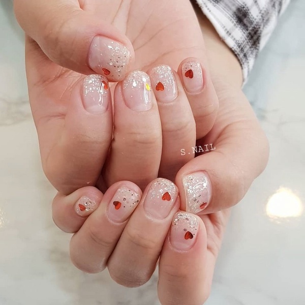 韓妞都在做這款指彩！IG爆紅的「愛心美甲」，激推史努比配上絕美粉裸調！