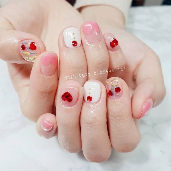 韓妞都在做這款指彩！IG爆紅的「愛心美甲」，激推史努比配上絕美粉裸調！