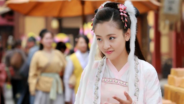 《如懿傳》田芸角是最甜美清宮旗服女神！盤點吳倩5部古裝造型一樣美得冒泡