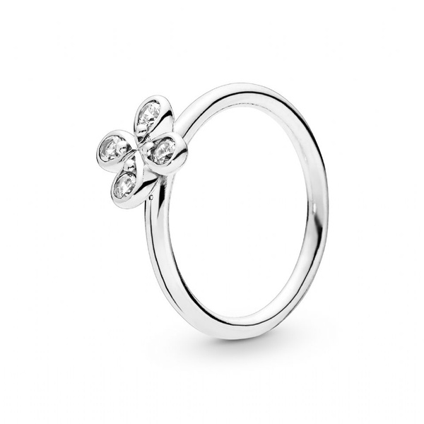 PANDORA 2019春季新品報到，不只PANDORA經典手環，項鍊、耳環也瘋疊搭！