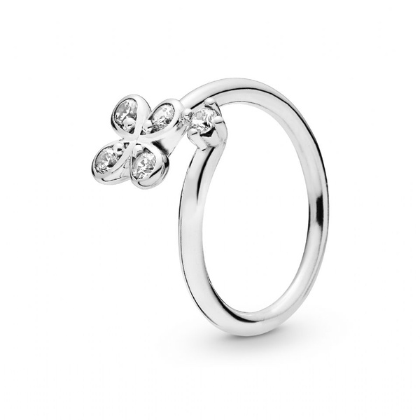 PANDORA 2019春季新品報到，不只PANDORA經典手環，項鍊、耳環也瘋疊搭！