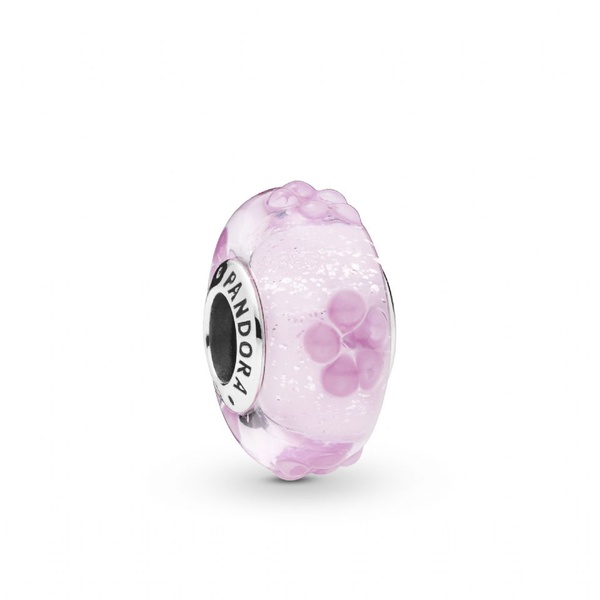 PANDORA 2019春季新品報到，不只PANDORA經典手環，項鍊、耳環也瘋疊搭！