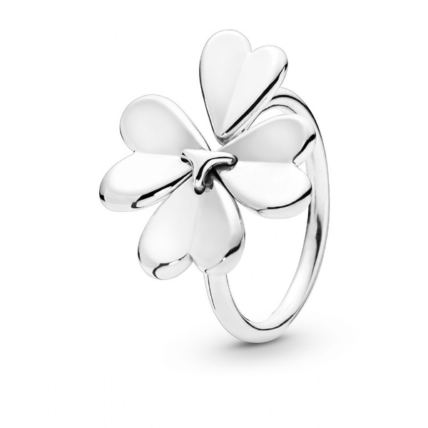 PANDORA 2019春季新品報到，不只PANDORA經典手環，項鍊、耳環也瘋疊搭！