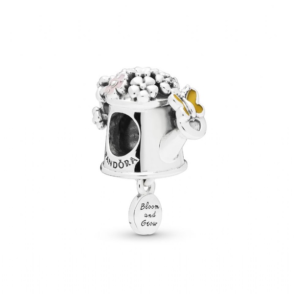 PANDORA 2019春季新品報到，不只PANDORA經典手環，項鍊、耳環也瘋疊搭！