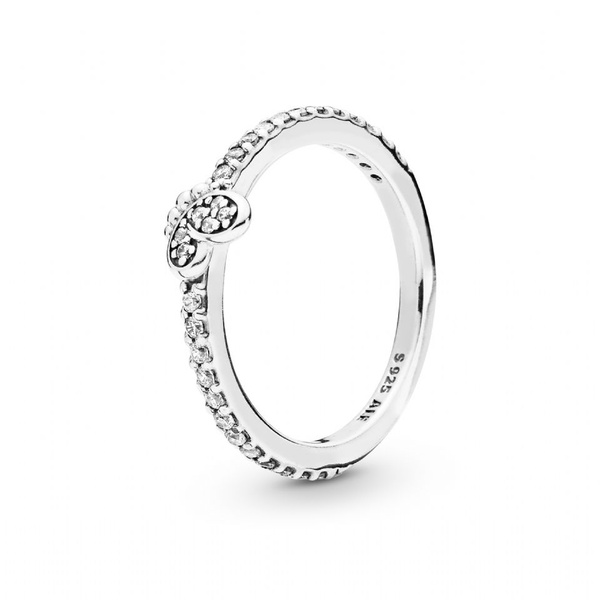PANDORA 2019春季新品報到，不只PANDORA經典手環，項鍊、耳環也瘋疊搭！