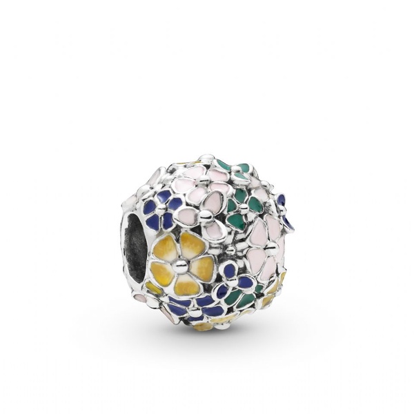 PANDORA 2019春季新品報到，不只PANDORA經典手環，項鍊、耳環也瘋疊搭！