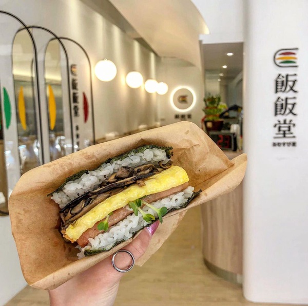台北「飯飯堂」新開幕吃得到道地沖繩飯糰~海大蝦天婦羅握飯丸、台灣風味限定版都是必吃！