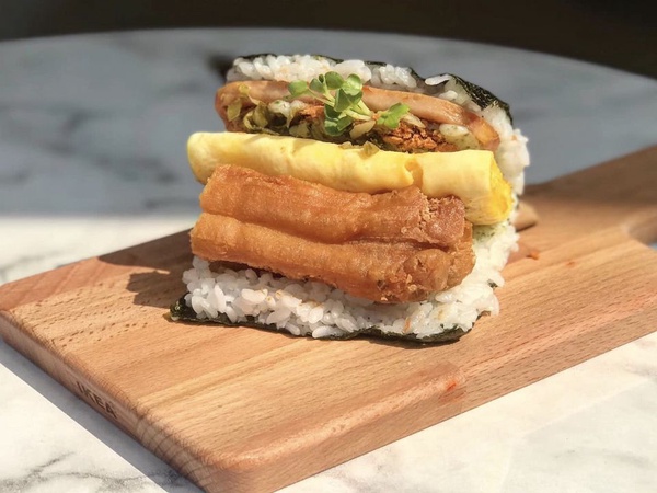 台北「飯飯堂」新開幕吃得到道地沖繩飯糰~海大蝦天婦羅握飯丸、台灣風味限定版都是必吃！