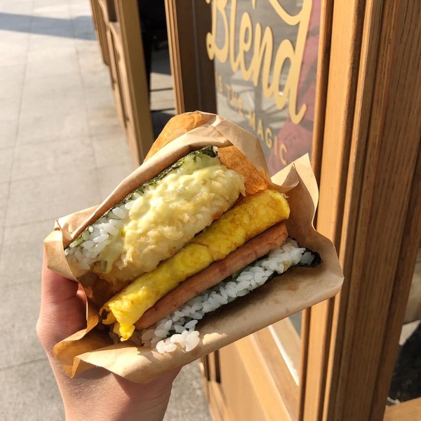 台北「飯飯堂」新開幕吃得到道地沖繩飯糰~海大蝦天婦羅握飯丸、台灣風味限定版都是必吃！