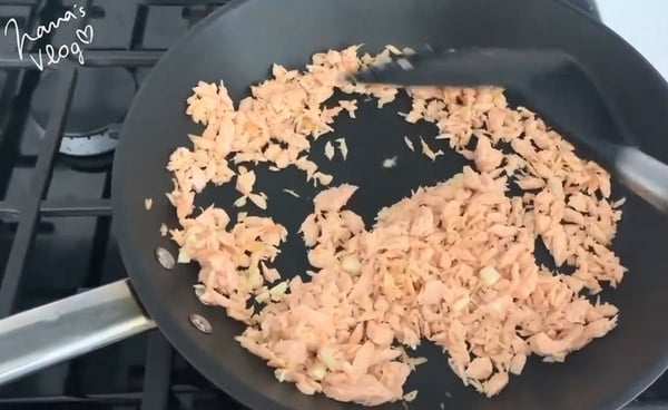 小紅書爆紅食譜！歐陽娜娜同款「花椰菜炒飯」，熱量超低不怕胖！