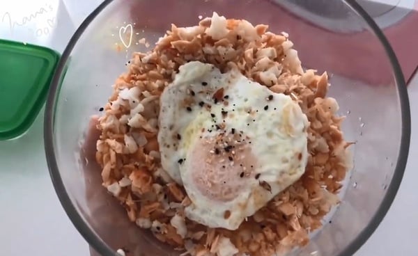 小紅書爆紅食譜！歐陽娜娜同款「花椰菜炒飯」，熱量超低不怕胖！