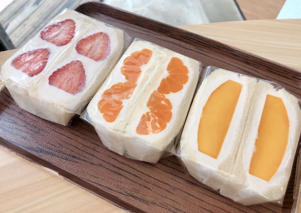 日本夫妻開的「J Fruit Mart 水果三明治」超熱門，草莓三明治、芒果三明治，還有蜜柑三明治通通大推！