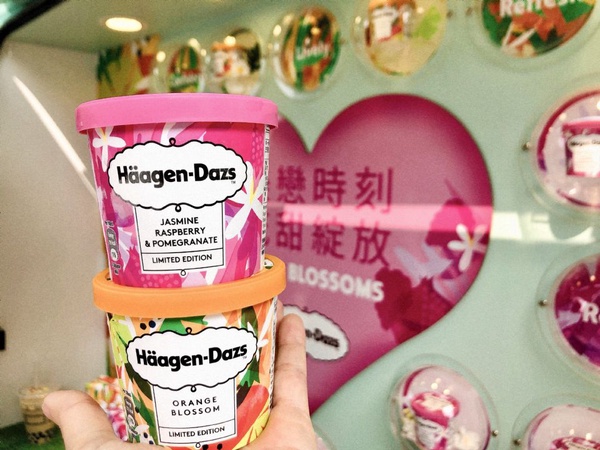 Häagen-Dazs全新春日限定口味新上市，「橙花」、「茉莉覆盆子石榴」花香新口味超推，快跟著花甜小巴士巡迴吧~