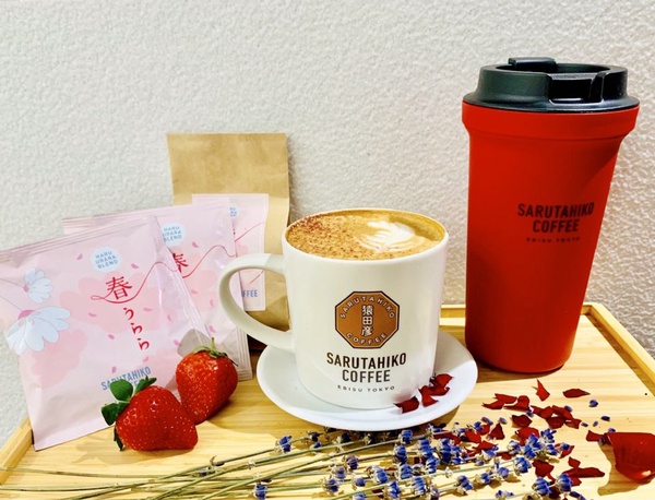 東京名店猿田彥珈琲與日本同步推春季新品，「花香草莓拿鐵」、「芙蓉花磅蛋糕」都是必嚐！