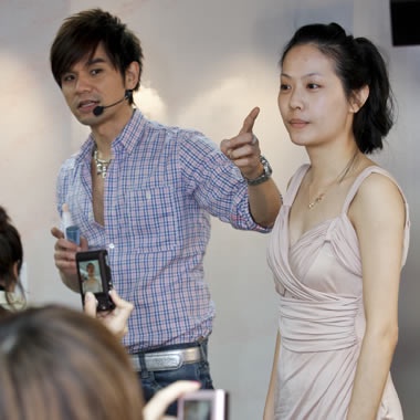[WHITE]美白mix彩妝遊戲，Kevin老師線上開講
