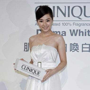 [WHITE]美白健診開張！陳怡蓉、千金女娘幫排隊掛號