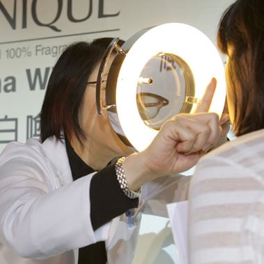 [WHITE]美白健診開張！陳怡蓉、千金女娘幫排隊掛號