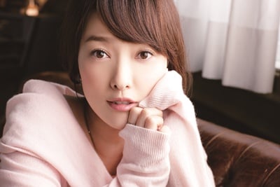打造無辜妝感，日、韓人氣女星「困擾顏」