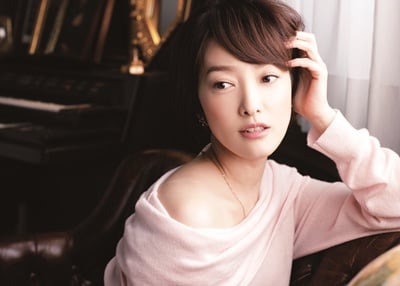打造無辜妝感，日、韓人氣女星「困擾顏」