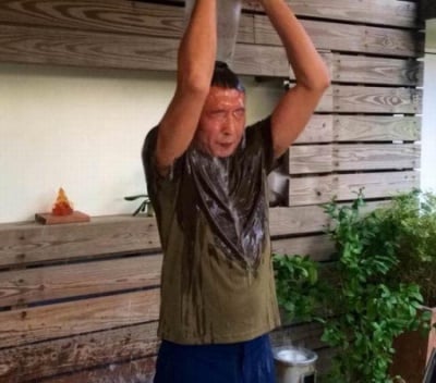 「我爸就是漸凍人」鈕承澤挑戰冰桶淋身