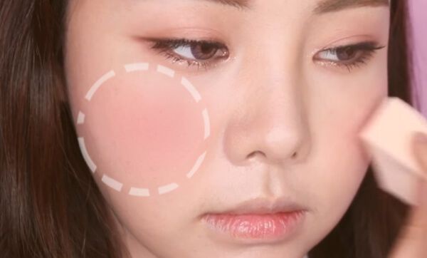 現在流行「甜杏色腮红」?最適合亞洲人的顏色,疊壓___,由內散發出透潤感!