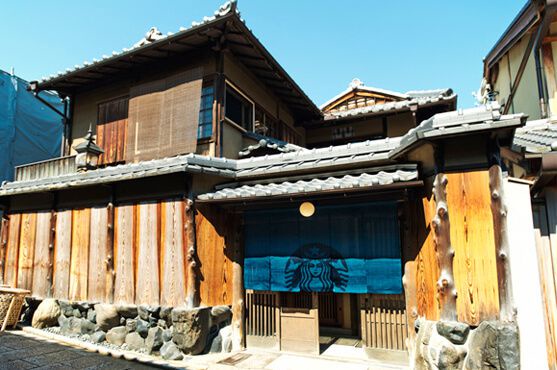 京都傳統建築變身「星巴克」分店,古色古香的榻榻米上享用杯咖啡!