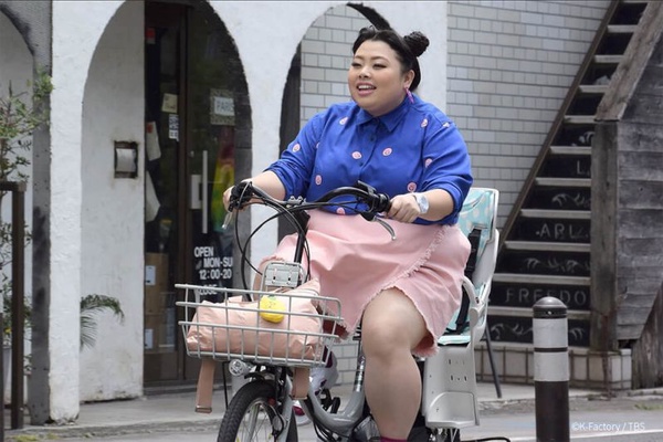 《最強的媽媽栞納！》渡邊直美首播勝新垣結衣，網友大讚「諧星也有演技！」