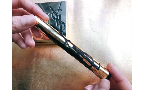 YSL經典Logo黑色噴砂限量版!最美蕾絲氣墊+明采筆3/25開搶!