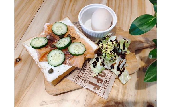 買咖啡送早餐! 工業風的健康輕食Kaksi Café