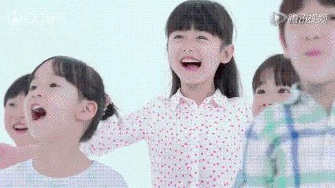 超高點擊網紅「裴佳欣」爆紅!抖音小童星她是誰,爸媽也美的不像話