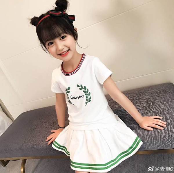 超高點擊網紅「裴佳欣」爆紅!抖音小童星她是誰,爸媽也美的不像話