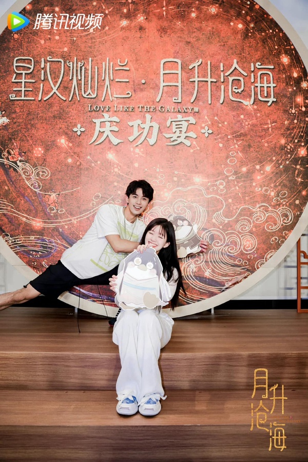 《星漢燦爛》8個「吳露可逃」值得狂嗑的理由!吳磊抱腰護妻Man爆,戲外同框甜度更高!