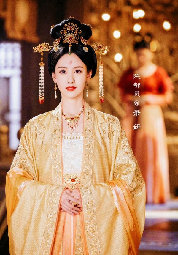 陳都靈9個古裝造型!《長月燼明》被說美過白鹿,接下來要PK楊冪&劉詩詩,這部被嫌寡淡